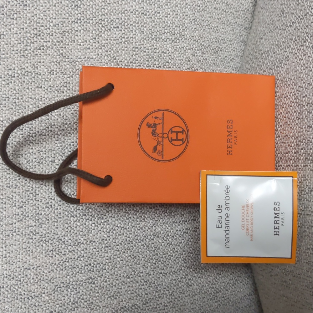 HERMES Paper Gift bag 🛍️